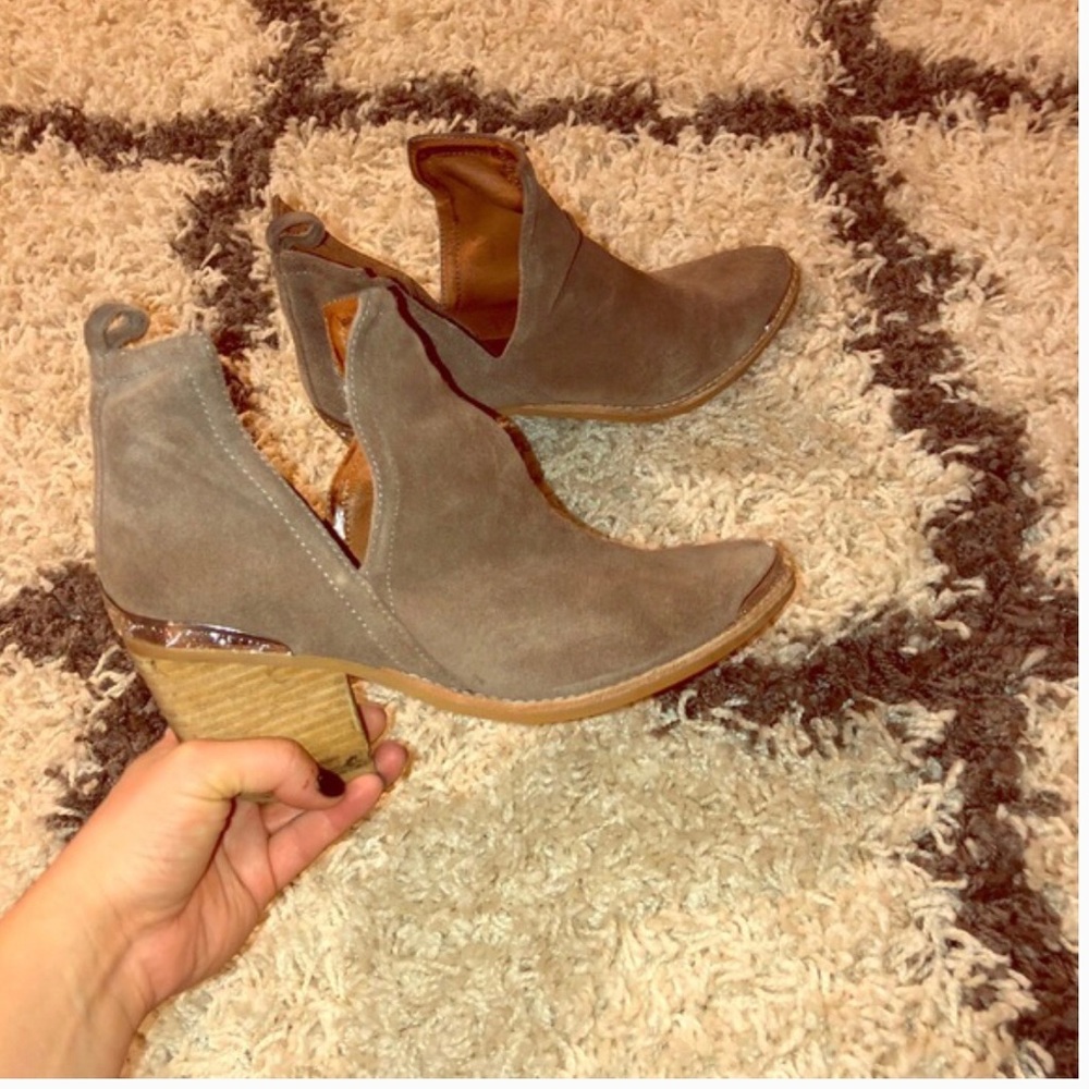 JEFFREY CAMPBELL TAUPE SUEDE CROMWELL SIZE 9